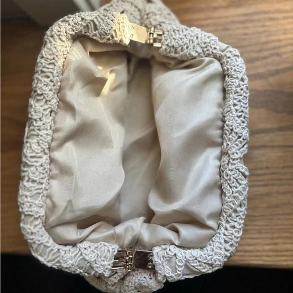 Elegant Cream Lace Clutch - Picture 7 of 7